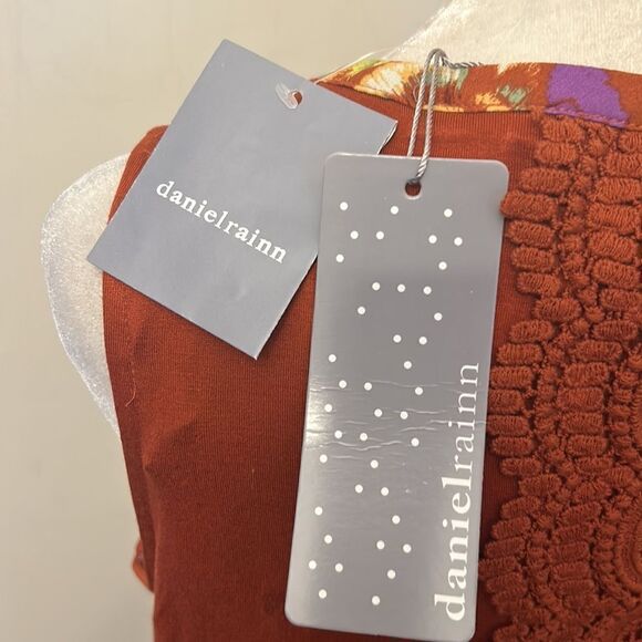 COPY - COPY - Daniel Rainn burnt orange floral mixed media sleeveless blouse Si… - Picture 5 of 10